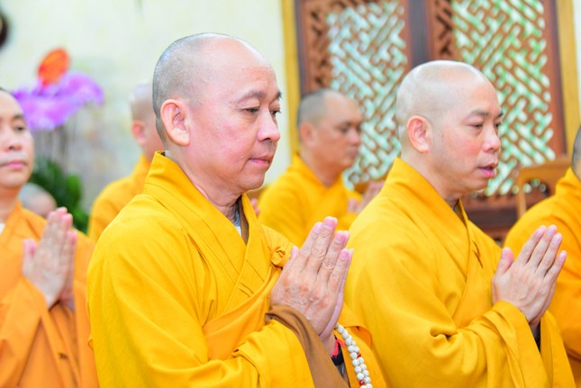 Thượng tọa Thích Quang Thạnh đã tác bạch khánh tuế - Ảnh: C.Minh