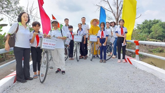 Quỹ Thọ Giác trao tặng 6 xe đạp cho học sinh