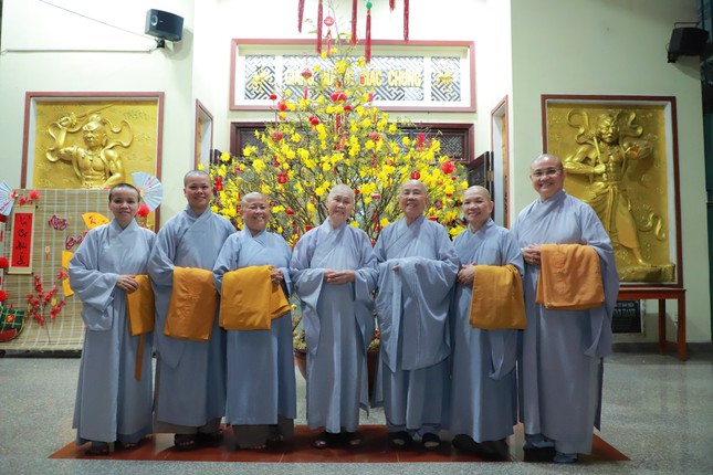 Tại Ni viện Vạn Hạnh