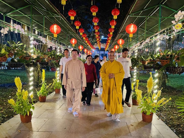 Tham quan cảnh chùa Tham quan cảnh chùa