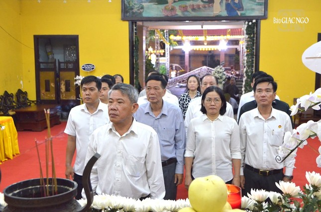 Lãnh đạo Quận ủy, UBND, UBMTTQVN Q.3 tưởng niệm