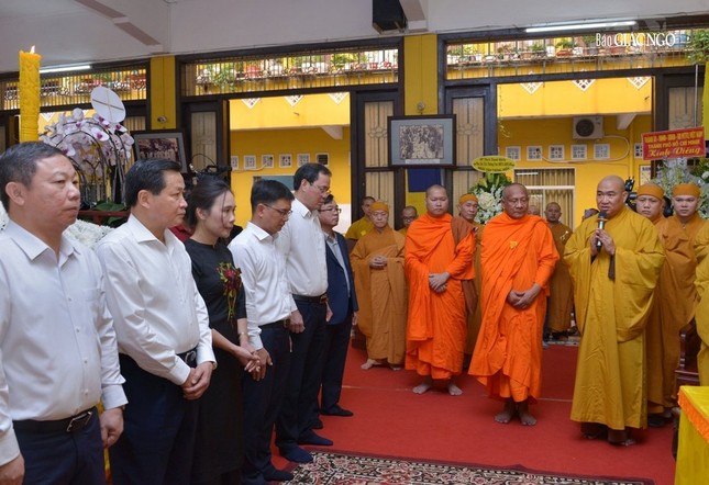 Thượng tọa Thích Phước Nguyên đại diện Ban Tổ chức lễ tang cảm ơn phái đoàn Phó Thủ tướng Chính phủ Lê Minh Khái Thượng tọa Thích Phước Nguyên đại diện Ban Tổ chức lễ tang cảm ơn phái đoàn Phó Thủ tướng Chính phủ Lê Minh Khái