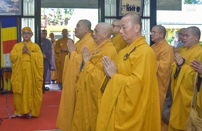 Ban Trị sự GHPGVN Q.Bình Thạnh thắp nén tâm hương tưởng niệm