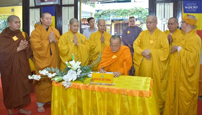 Viết sổ tang lưu niệm