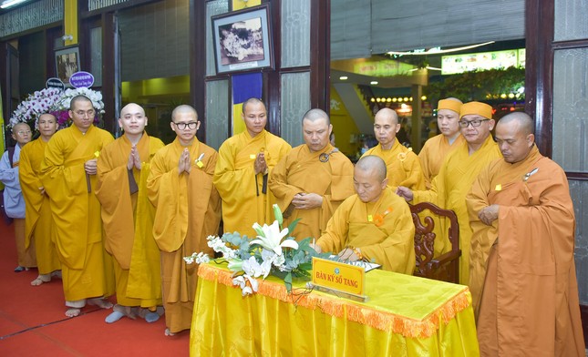 Viết sổ tang phân ưu cùng môn đồ pháp quyến