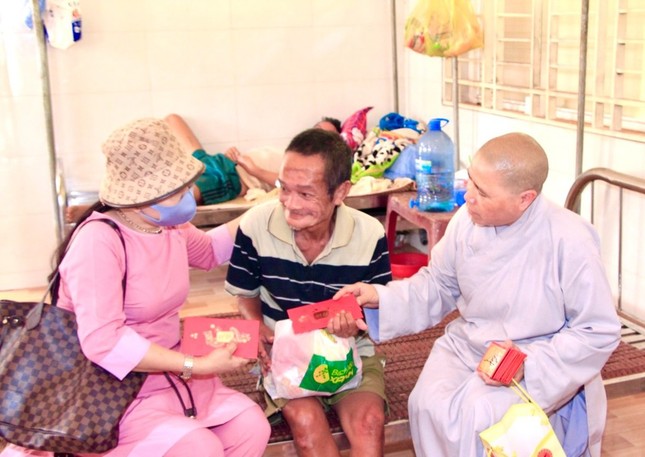 Trao quà tại trung tâm Bảo trợ xã hội tỉnh Bình Phước Trao quà tại trung tâm Bảo trợ xã hội tỉnh Bình Phước