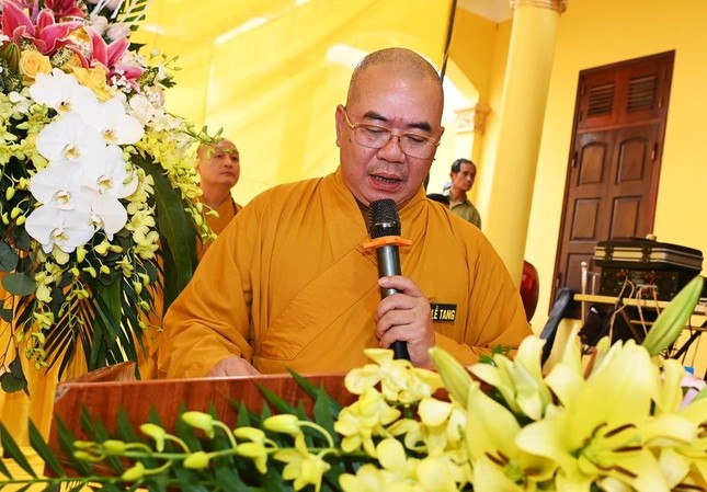 Thượng tọa Thích Quảng Bá thay lời Ban Tổ chức lễ tang phát biểu cảm tạ Thượng tọa Thích Quảng Bá thay lời Ban Tổ chức lễ tang phát biểu cảm tạ