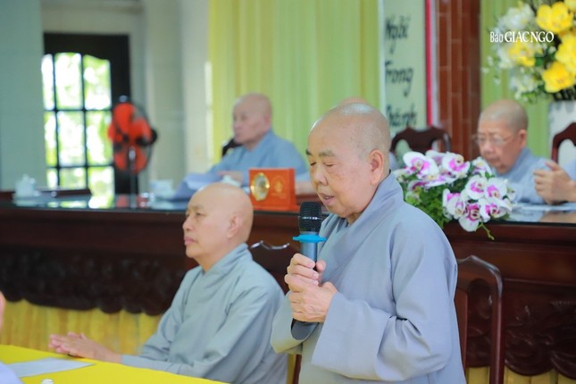 Ni trưởng Thích nữ Giác Trung phát biểu khai mạc phiên họp Ni trưởng Thích nữ Giác Trung phát biểu khai mạc phiên họp