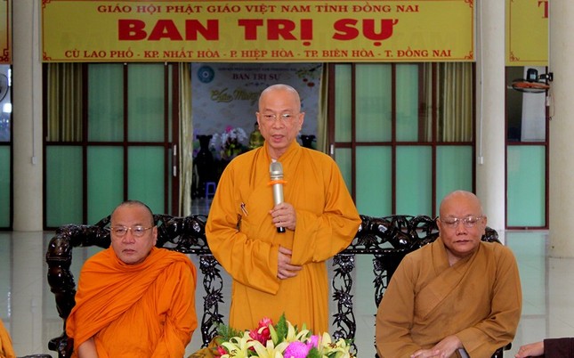 Thượng tọa Thích Huệ Khai chủ trì buổi họp Thượng tọa Thích Huệ Khai chủ trì buổi họp