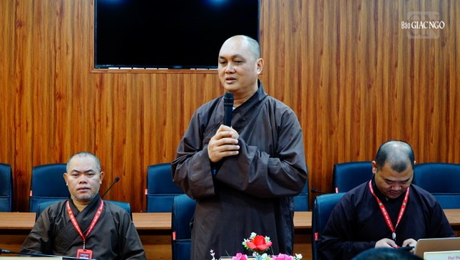 Thượng tọa Thích Thiện Chơn, Phó Thường trực Ban Hướng dẫn Phật tử GHPGVN TP.HCM báo cáo về lớp Bồ-tát giới và khóa tu Một ngày an lạc sẽ dời đến thiền viện Quảng Đức Thượng tọa Thích Thiện Chơn, Phó Thường trực Ban Hướng dẫn Phật tử GHPGVN TP.HCM báo cáo về lớp Bồ-tát giới và khóa tu Một ngày an lạc sẽ dời đến thiền viện Quảng Đức