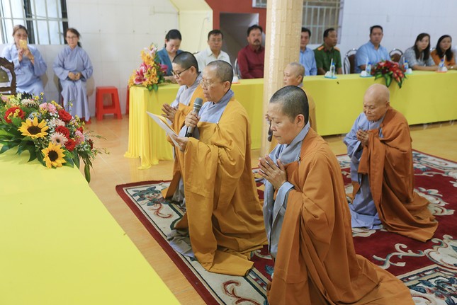 Sư cô Thích nữ Diệu Ngộ đã thay lời Hòa thượng viện chủ chùa Phổ An tác bạch tại buổi lễ Sư cô Thích nữ Diệu Ngộ đã thay lời Hòa thượng viện chủ chùa Phổ An tác bạch tại buổi lễ