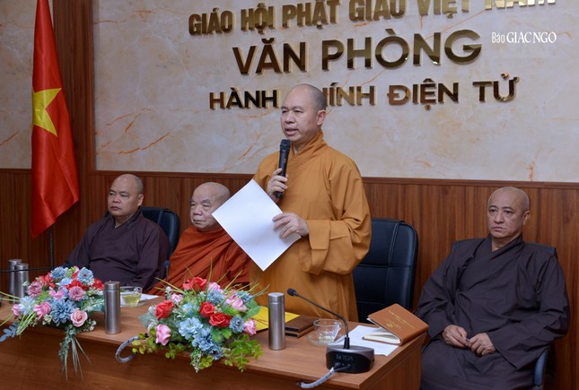 Thượng tọa Thích Đức Thiện phát biểu tại buổi họp