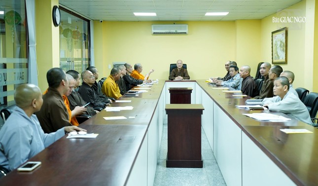 Hòa thượng Thích Chơn Không chủ trì buổi họp Hòa thượng Thích Chơn Không chủ trì buổi họp