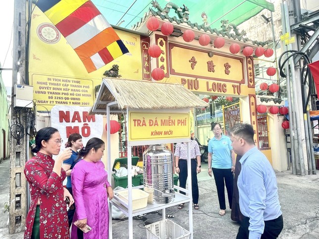 Lãnh đạo địa phương thăm chùa Phú Long