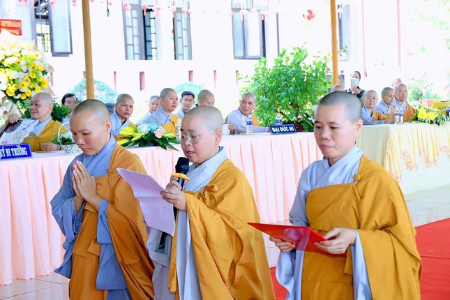 Ni sư Thích nữ Quảng Minh phát biểu nhận nhiệm vụ Ni sư Thích nữ Quảng Minh phát biểu nhận nhiệm vụ