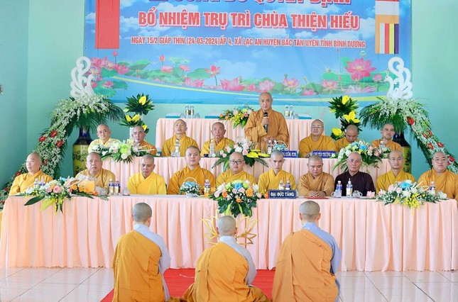 Hòa thượng Thích Huệ Thông ban đạo từ Hòa thượng Thích Huệ Thông ban đạo từ