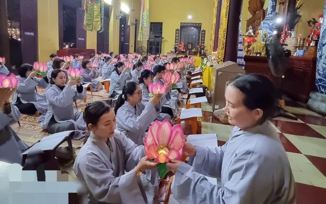 Cư sĩ Diệu Nhân truyền đăng Cư sĩ Diệu Nhân truyền đăng