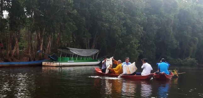 Phóng sinh 2 tấn cá ra Khu Bảo tồn sinh thái Đồng Tháp Mười Phóng sinh 2 tấn cá ra Khu Bảo tồn sinh thái Đồng Tháp Mười