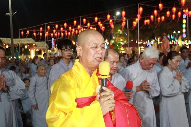 Thượng tọa Thích Phước Thông cử hành khóa lễ "ngũ bách danh" Thượng tọa Thích Phước Thông cử hành khóa lễ "ngũ bách danh"