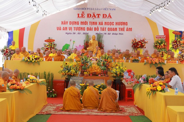 Trưởng lão Hòa thượng Thích Minh Trí ban đạo từ