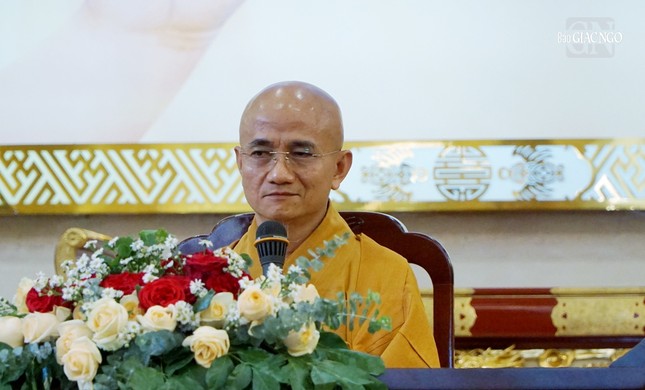 Thượng tọa Thích Thiện Quý thuyết giảng chủ đề “Học hạnh hiểu và thương của Bồ-tát Quán Thế Âm” tại khóa tu