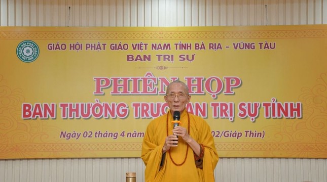 Hòa thượng Thích Huệ Trí chủ trì buổi họp Hòa thượng Thích Huệ Trí chủ trì buổi họp