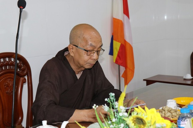 Hòa thượng Thích Nhựt Tấn chủ trì buổi họp Hòa thượng Thích Nhựt Tấn chủ trì buổi họp