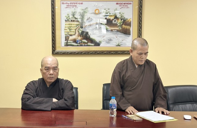 Đại đức Thích Thuần Tại, Phó ban kiêm Thư ký Ban Kinh tế - Tài chánh GHPGVN TP.HCM trình các dự thảo hoạt động Phật sự của Ban Đại đức Thích Thuần Tại, Phó ban kiêm Thư ký Ban Kinh tế - Tài chánh GHPGVN TP.HCM trình các dự thảo hoạt động Phật sự của Ban