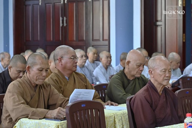 Tăng Ni tham dự buổi họp Tăng Ni tham dự buổi họp