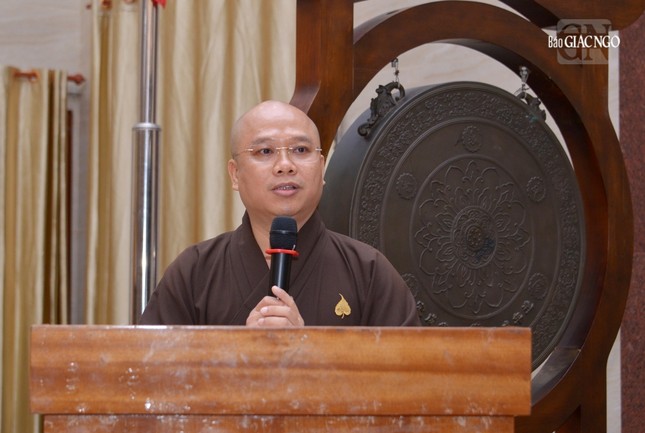 Đại đức Thích Trí Đức dẫn chương trình Đại đức Thích Trí Đức dẫn chương trình