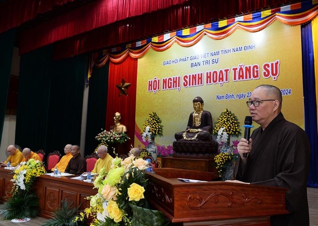 Thượng tọa Thích Thanh Lợi trình bày tham luận Thượng tọa Thích Thanh Lợi trình bày tham luận