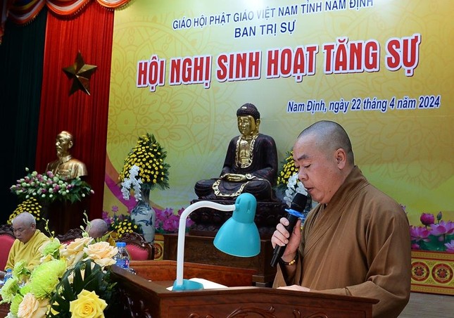 Thượng tọa Thích Thanh Vũ thông qua dự thảo nghị quyết Thượng tọa Thích Thanh Vũ thông qua dự thảo nghị quyết