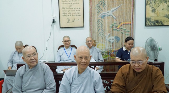 Chư Ni trưởng tham dự buổi họp