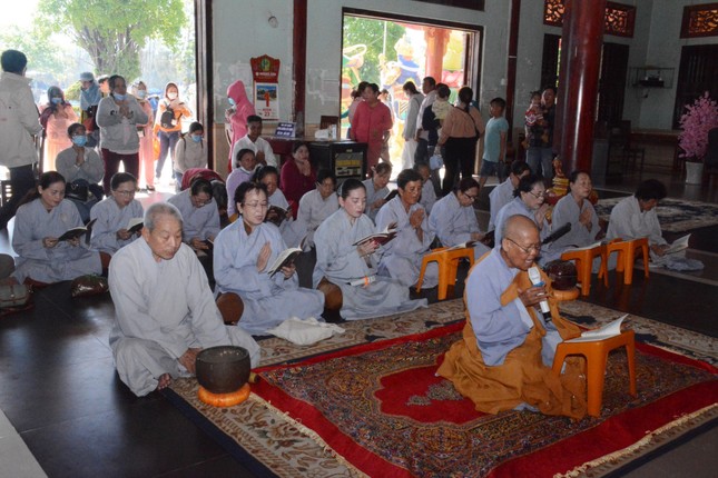 Các đạo tràng luân phiên tụng niệm Các đạo tràng luân phiên tụng niệm