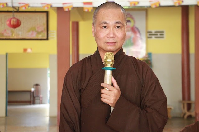 Đại đức Thích Minh Phước chủ trì buổi họp