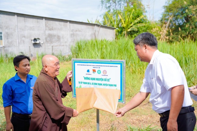 Khánh thành và đưa "Đường Hạnh Nguyện số 22" vào sử dụng cho bà con địa phương Khánh thành và đưa "Đường Hạnh Nguyện số 22" vào sử dụng cho bà con địa phương