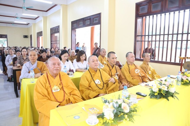 Chư tôn đức Tăng và quý khách, Phật tử tham dự Chư tôn đức Tăng và quý khách, Phật tử tham dự