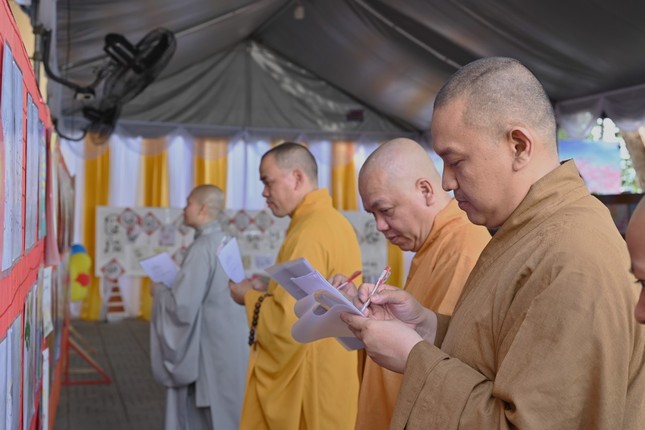 Ban Giám khảo chấm thi Ban Giám khảo chấm thi