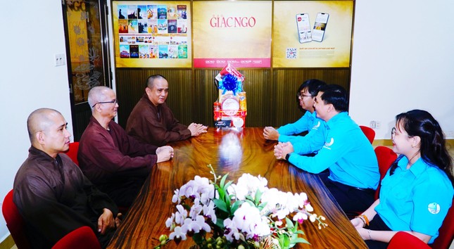 Tiếp thân mật đoàn Hội Liên hiệp Thanh niên VN TP.HCM tại Trụ sở Báo Giác Ngộ