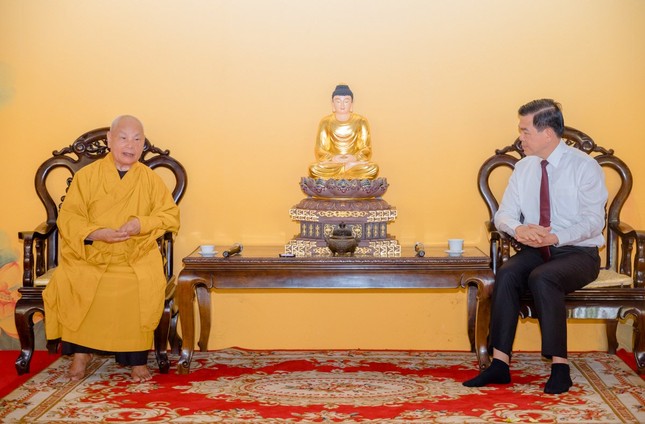 Trưởng lão Hòa thượng Thích Thiện Nhơn tiếp thân mật Bí thư Tỉnh ủy Nguyễn Hồng Lĩnh Trưởng lão Hòa thượng Thích Thiện Nhơn tiếp thân mật Bí thư Tỉnh ủy Nguyễn Hồng Lĩnh