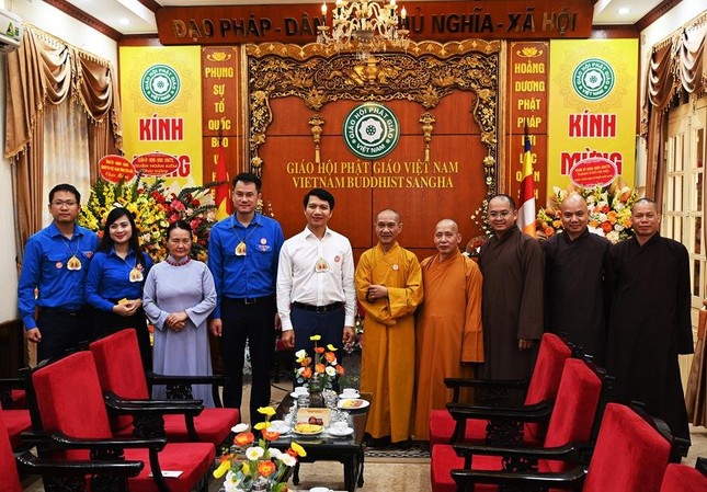 Lãnh đạo T.Ư Hội Liên hiệp Thanh niên VN chúc mừng Phật đản đến lãnh đạo GHPGVN