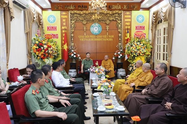 Chư tôn đức GHPGVN tiếp phái đoàn lãnh đạo Công an TP.Hà Nội