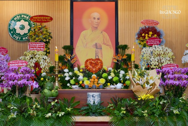 Di ảnh Bồ-tát Thích Quảng Đức tôn trí tại hội trường thiền viện Quảng Đức Di ảnh Bồ-tát Thích Quảng Đức tôn trí tại hội trường thiền viện Quảng Đức