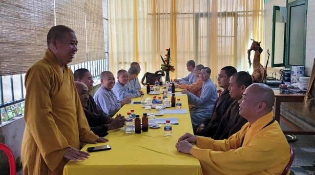 Ban Trị sự họp dưới sự chủ tọa của Đại đức Thích Minh Hậu