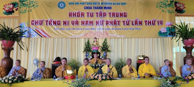 Tại buổi pháp đàm chư tôn đức đã chia sẻ những pháp thoại ngắn