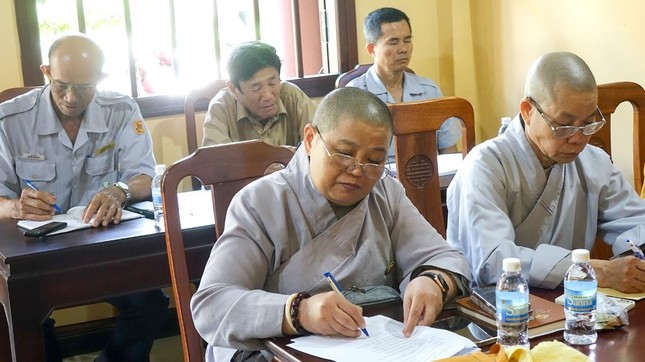 Chư Ni và Phật tử tham dự Chư Ni và Phật tử tham dự