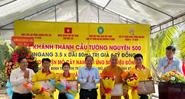 UBND tỉnh Bến Tre cũng đã có Bằng khen đến Hội Từ thiện chùa Tường Nguyên và nhà tài trợ