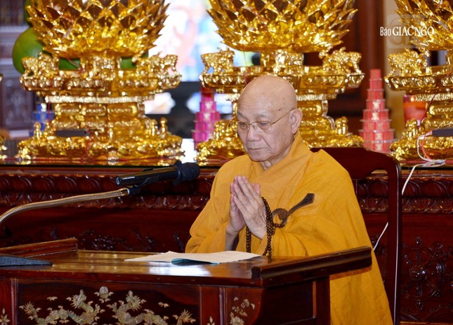 Trưởng lão Hòa thượng Thích Minh Thông đại vị thuyết giới Tỳ-kheo và Bồ-tát