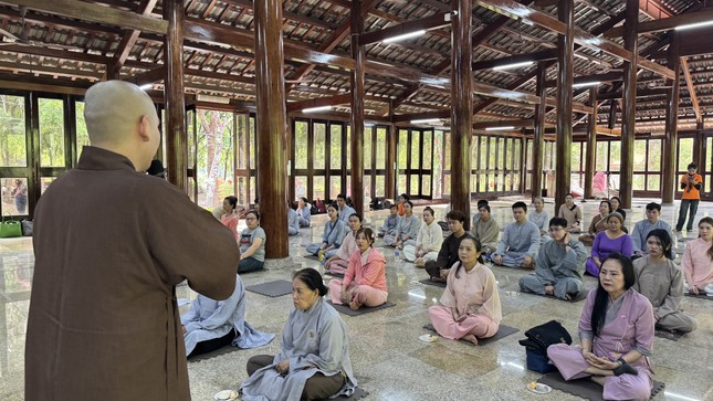 Thời pháp đàm gần gũi, hóa giải những khó khăn của các Phật tử