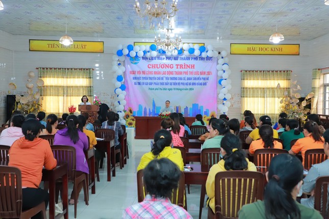 Tuyên truyền chủ đề “Yêu thương chia sẻ, quan tâm đến phụ nữ và trẻ em gái, góp phần thúc đẩy sự tiến bộ phụ nữ và bình đẳng giới” Tuyên truyền chủ đề “Yêu thương chia sẻ, quan tâm đến phụ nữ và trẻ em gái, góp phần thúc đẩy sự tiến bộ phụ nữ và bình đẳng giới”